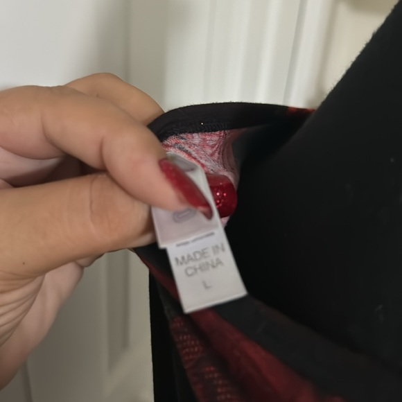 Large Lularoe top with roses 🌹 - Picture 4 of 7